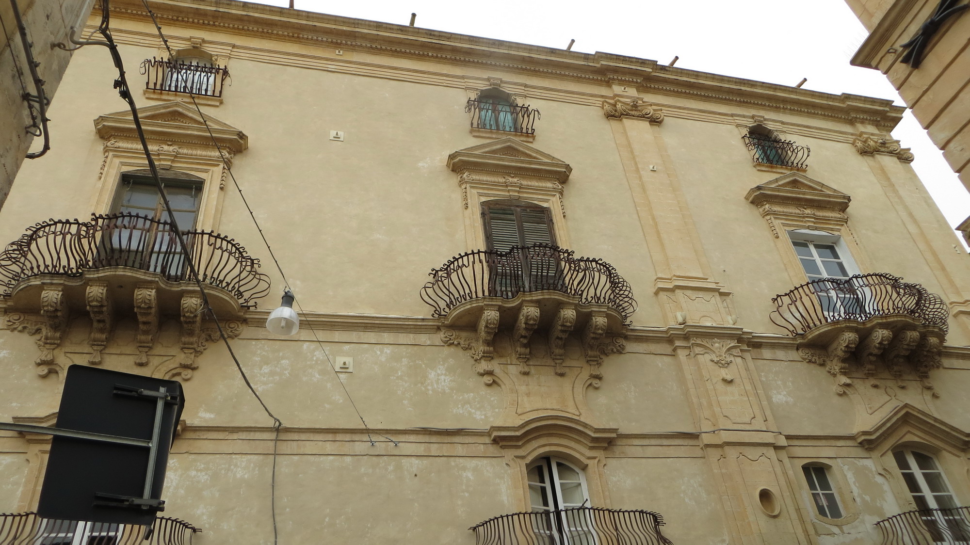   Noto                             