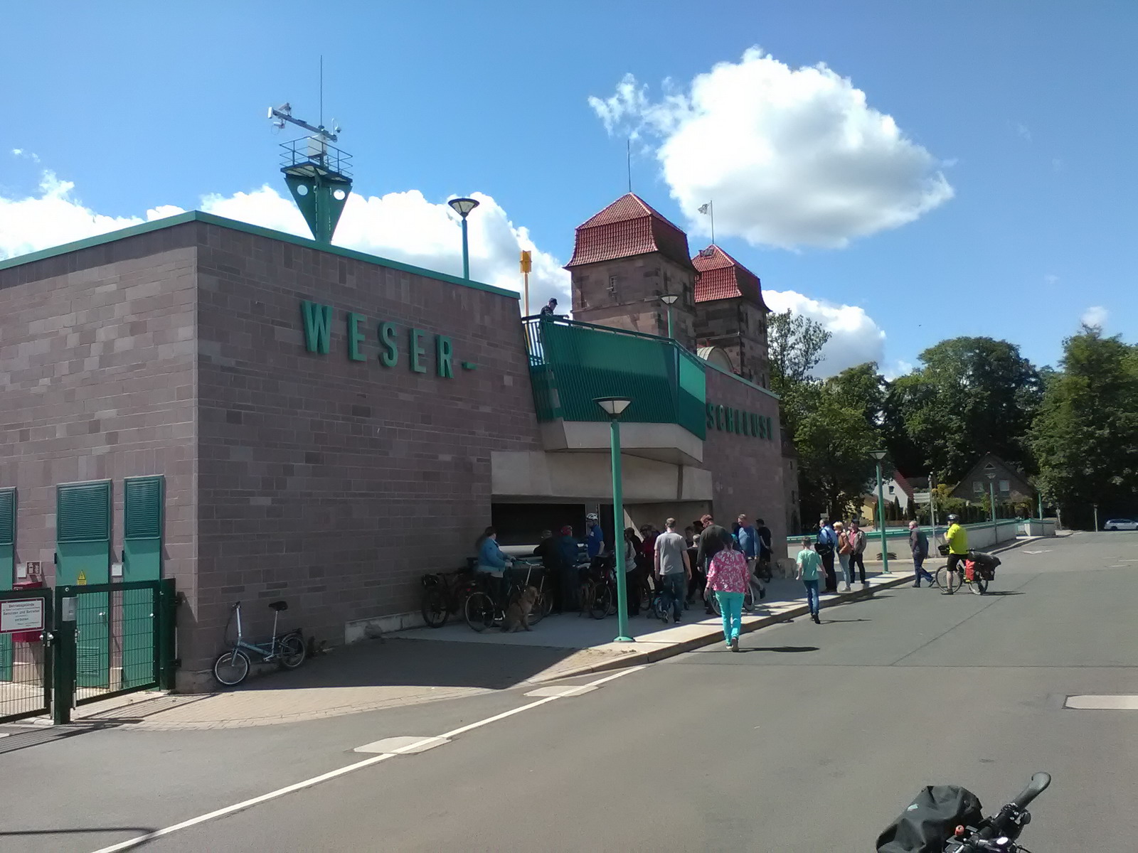 The intersection with the River Weser at Minden