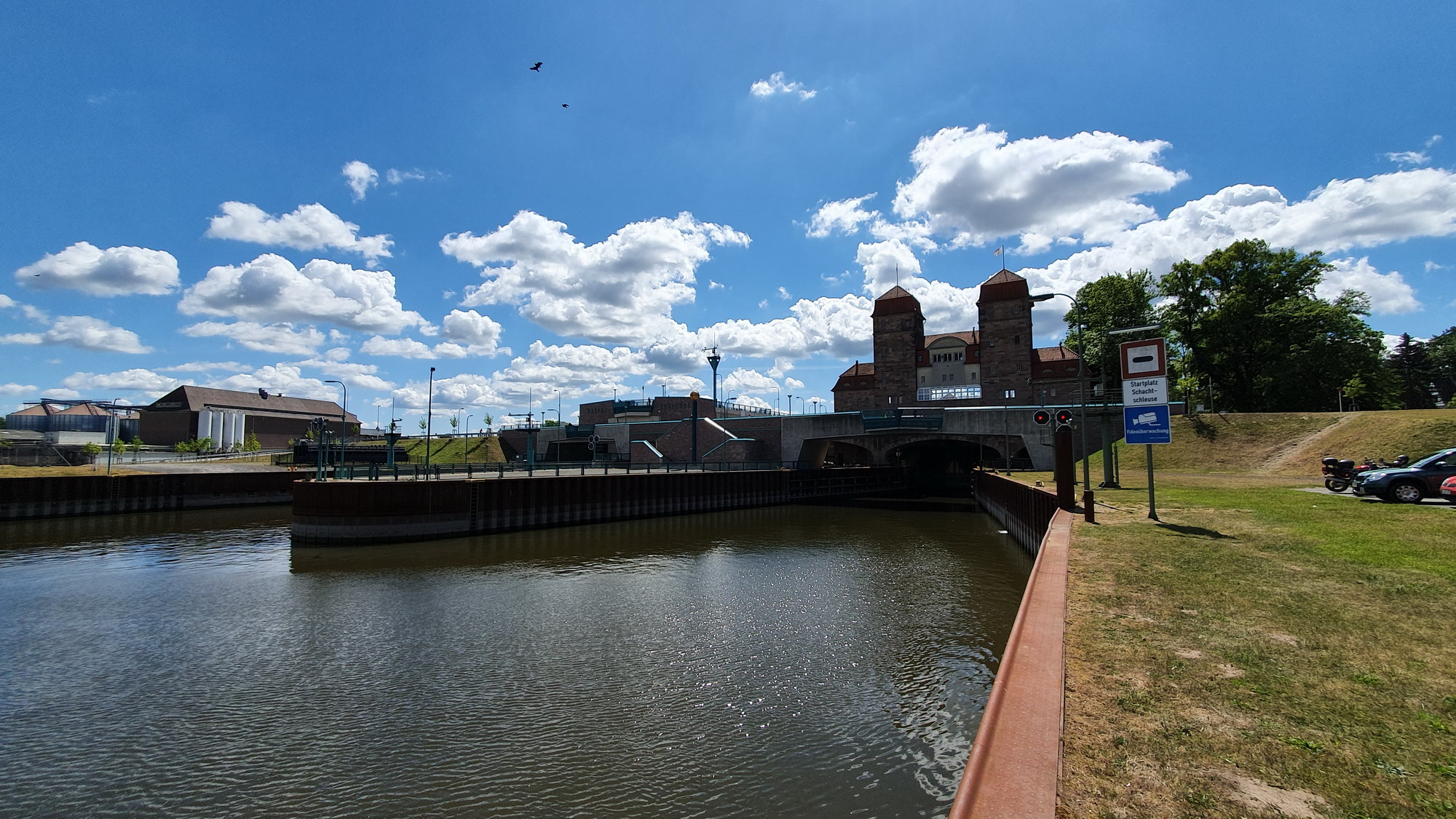 The intersection with the River Weser at Minden