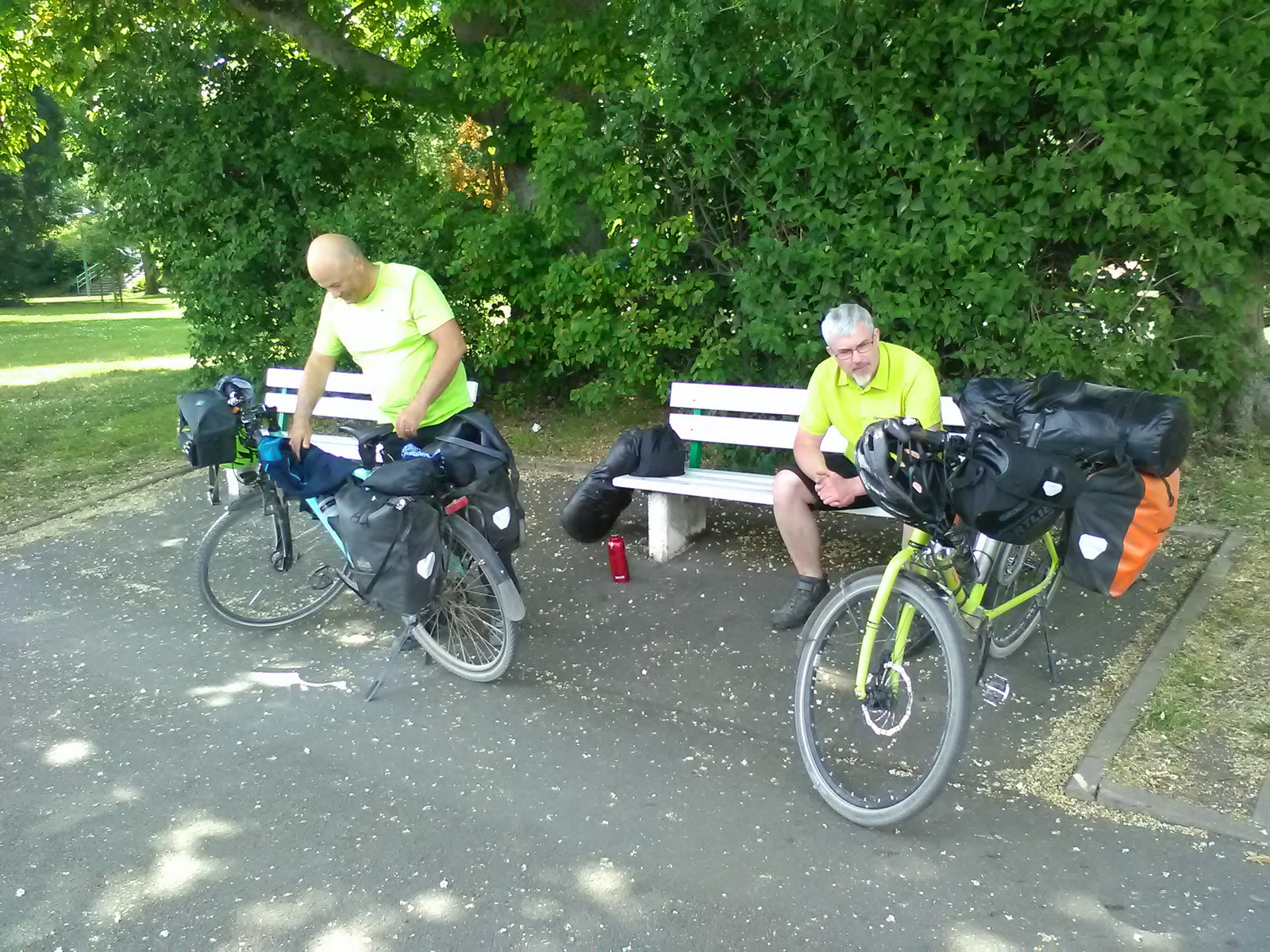 Lunch break on the banks of the canal with social distancing