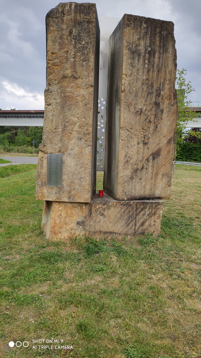 Memorial to those killed in the accident in 2006